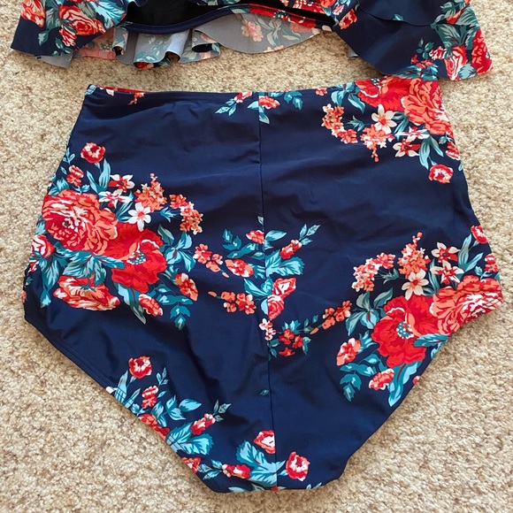 Women’s Swimsuit - Picture 4 of 10